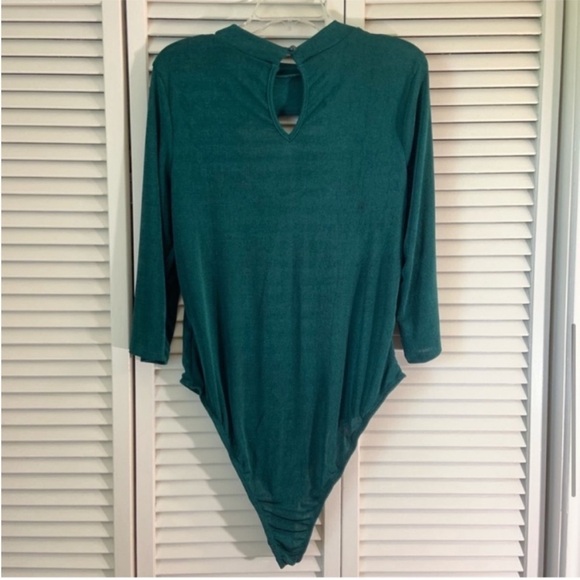 Last 2! NWT green plus sized key hole bodysuit - Picture 6 of 11